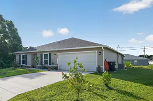 2274 SE Powell Ct, Port Saint Lucie, FL 34952 - Photo 4