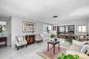 114 SW 8th Ct, Boynton Beach, FL 33426 - Photo 4