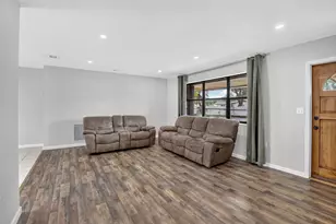 8968 SW 52nd Pl, Cooper City, FL 33328 - Photo 4