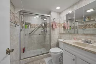 9200 N Hollybrook Lake Dr, Pembroke Pines, FL 33025 - Photo 6