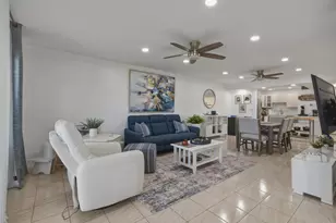9200 N Hollybrook Lake Dr, Pembroke Pines, FL 33025 - Photo 4