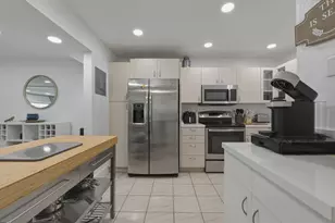 9200 N Hollybrook Lake Dr, Pembroke Pines, FL 33025 - Photo 10