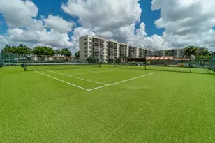 9200 N Hollybrook Lake Dr, Pembroke Pines, FL 33025 - Photo 34
