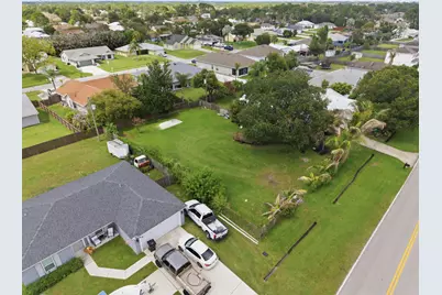 719 SE Thornhill Drive, Port Saint Lucie, FL 34983 - Photo 8
