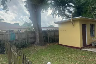 2360 NW 98th St, Miami, FL 33147 - Photo 32