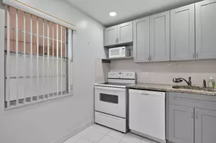 1030 Country Club Dr, Margate, FL 33063 - Photo 4