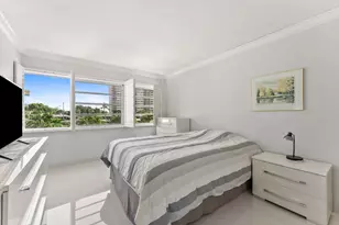 220 Kings Point Dr, Sunny Isles Beach, FL 33160 - Photo 18
