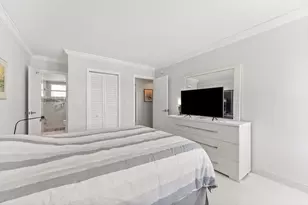 220 Kings Point Dr, Sunny Isles Beach, FL 33160 - Photo 20