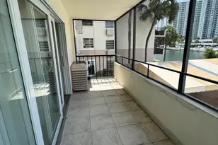 220 Kings Point Dr, Sunny Isles Beach, FL 33160 - Photo 44
