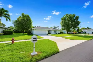 12403 Westhall Pl, Wellington, FL 33414 - Photo 2