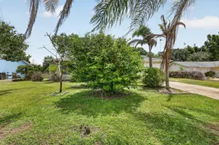 1334 SE Vestridge Ln, Port Saint Lucie, FL 34952 - Photo 2