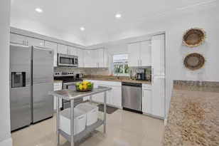 700 NE 70th St, Boca Raton, FL 33487 - Photo 10
