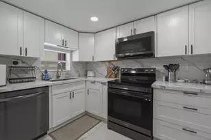 9823 S Hollybrook Lake Dr, Pembroke Pines, FL 33025 - Photo 24