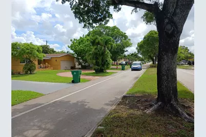 7757 SE Embassy Boulevard, Miramar, FL 33023 - Photo 2