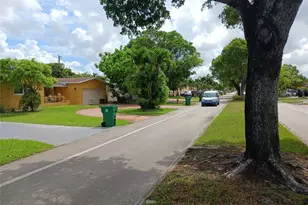 7757 SE Embassy Blvd, Miramar, FL 33023 - Photo 2
