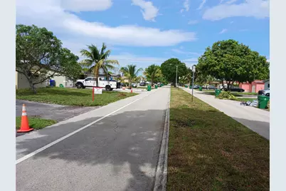 7757 SE Embassy Boulevard, Miramar, FL 33023 - Photo 34
