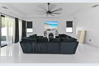 7461 Moonrise Drive, Lake Worth, FL 33467 - Photo 8