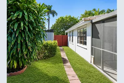 819 NE 2nd Court, Hallandale Beach, FL 33009 - Photo 14