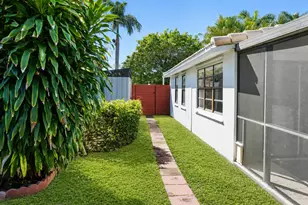 819 NE 2nd Ct, Hallandale Beach, FL 33009 - Photo 14
