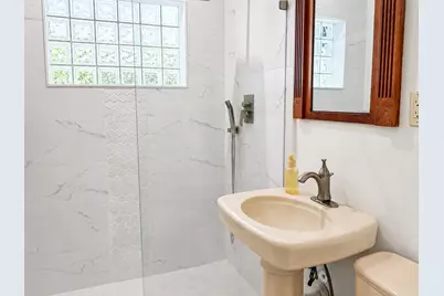 819 NE 2nd Court, Hallandale Beach, FL 33009 - Photo 18