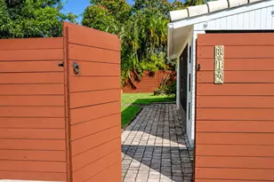 819 NE 2nd Ct, Hallandale Beach, FL 33009 - Photo 24