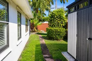 819 NE 2nd Ct, Hallandale Beach, FL 33009 - Photo 14