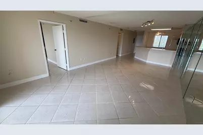 2334 S Cypress Bend Drive #802, Pompano Beach, FL 33069 - Photo 6
