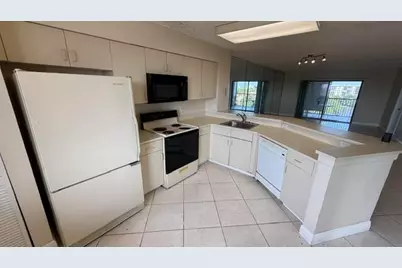 2334 S Cypress Bend Drive #802, Pompano Beach, FL 33069 - Photo 4