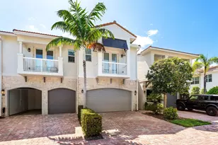 100 NW 69th Cir, Boca Raton, FL 33487 - Photo 4