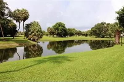 565 Oaks Lane #305, Pompano Beach, FL 33069 - Photo 4
