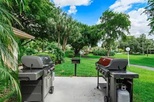 565 Oaks Ln, Pompano Beach, FL 33069 - Photo 44