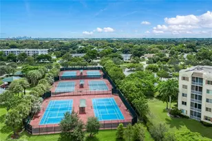 565 Oaks Ln, Pompano Beach, FL 33069 - Photo 22