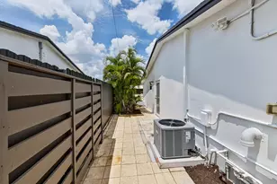 350 NE 42nd St, Oakland Park, FL 33334 - Photo 40