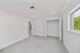 350 NE 42nd St, Oakland Park, FL 33334 - Photo 18