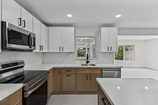 350 NE 42nd St, Oakland Park, FL 33334 - Photo 16