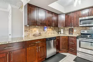 4005 Village Dr, Delray Beach, FL 33445 - Photo 10