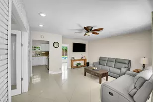 555 NW 50th Pl, Boca Raton, FL 33431 - Photo 4