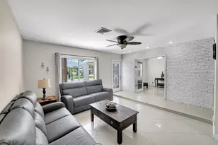 555 NW 50th Pl, Boca Raton, FL 33431 - Photo 6