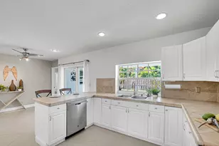 555 NW 50th Pl, Boca Raton, FL 33431 - Photo 14