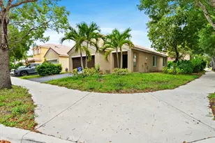 4498 Dogwood Cir, Weston, FL 33331 - Photo 2