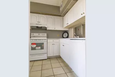 217 Lake Pointe Drive #107, Oakland Park, FL 33309 - Photo 4