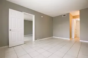 217 Lake Pointe Dr, Oakland Park, FL 33309 - Photo 18