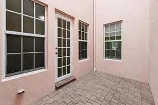 810 NW 83rd Ln, Boca Raton, FL 33487 - Photo 6