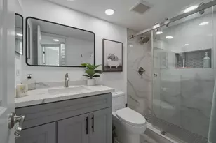 9823 S Hollybrook Lake Dr, Pembroke Pines, FL 33025 - Photo 14