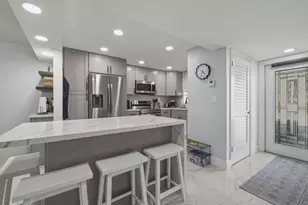 9823 S Hollybrook Lake Dr, Pembroke Pines, FL 33025 - Photo 8