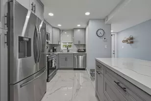 9823 S Hollybrook Lake Dr, Pembroke Pines, FL 33025 - Photo 2