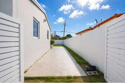 511 N 69th Way, Hollywood, FL 33024 - Photo 12