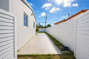 511 N 69th Way, Hollywood, FL 33024 - Photo 12