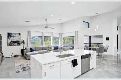 10875 Boca Woods Lane, Boca Raton, FL 33428 - Photo 18