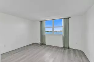2841 NE 163rd St, North Miami Beach, FL 33160 - Photo 18